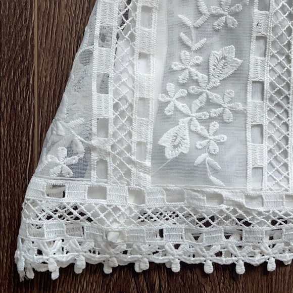 Few Moda lace top - Picture 2 of 7